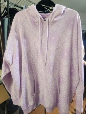 NO BOUNDARIES Lavender Hoodie with Paisley Print